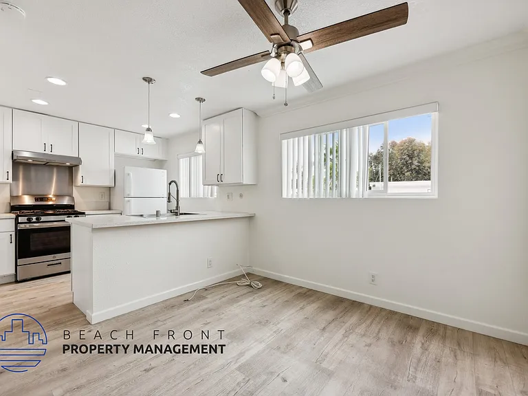 Newport Terrace Apartments — Photo 7