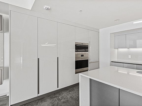 5th image of 221 E College St APT 903