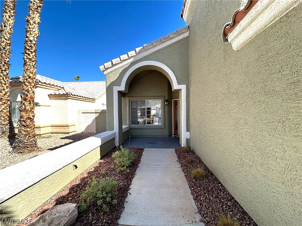 4 bed, 3.0 bath, 2571 sqft, $3,000 — Photo 3