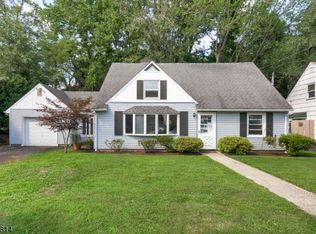 9 Tuttle St, Green Brook, NJ 08812