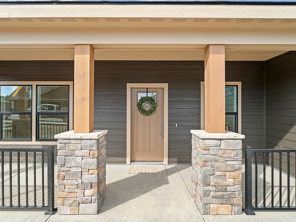 1st image of 142 War Eagle St