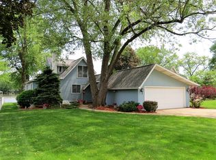 2210 Orchard Beach Rd, Mchenry, IL 60050