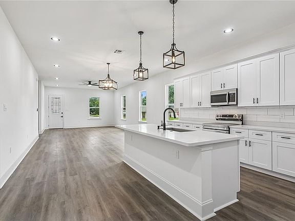 5th image of 425 Trudeau Dr