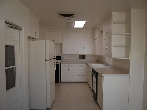 2nd image of 1007 Pampas Dr SE