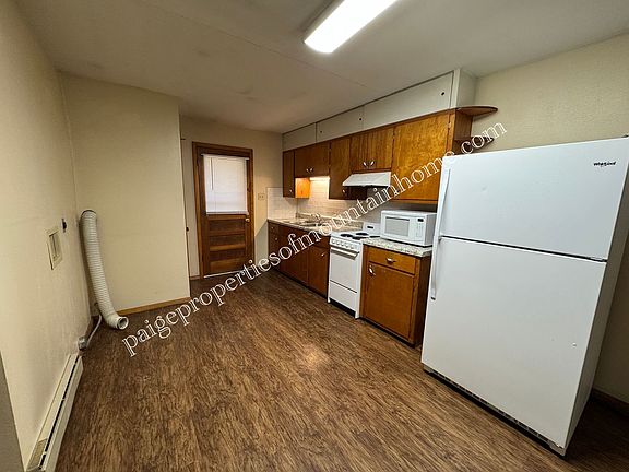 3rd image of 205 Lillian Dr APT 4