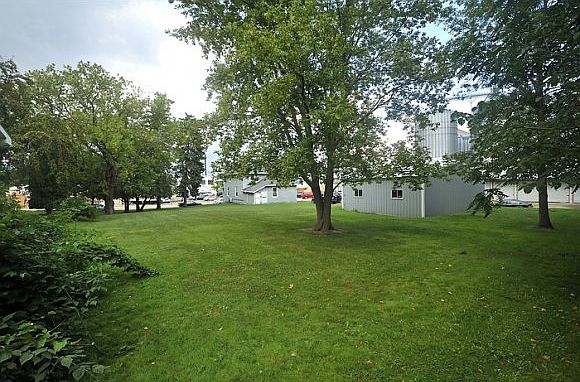 2nd image of Maple St