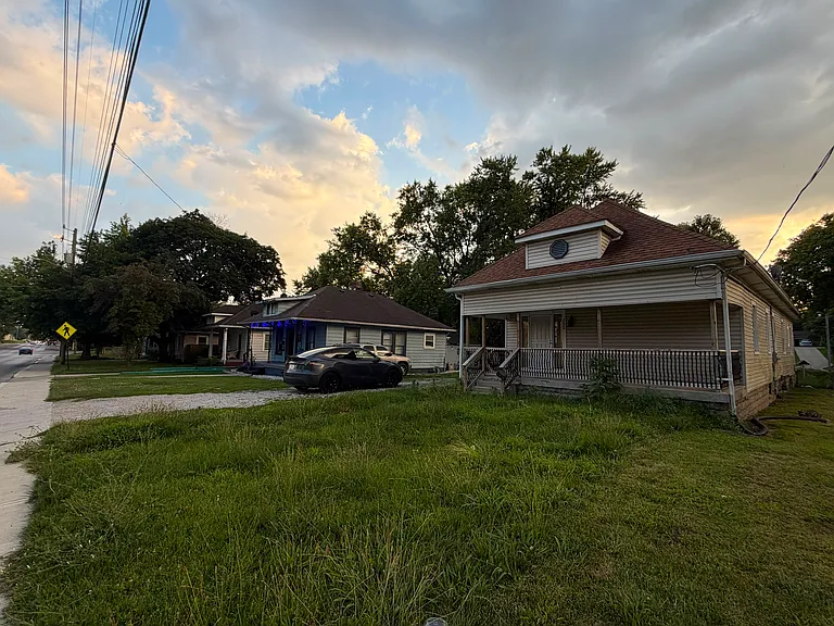 250 S Sherman Dr — Photo 19