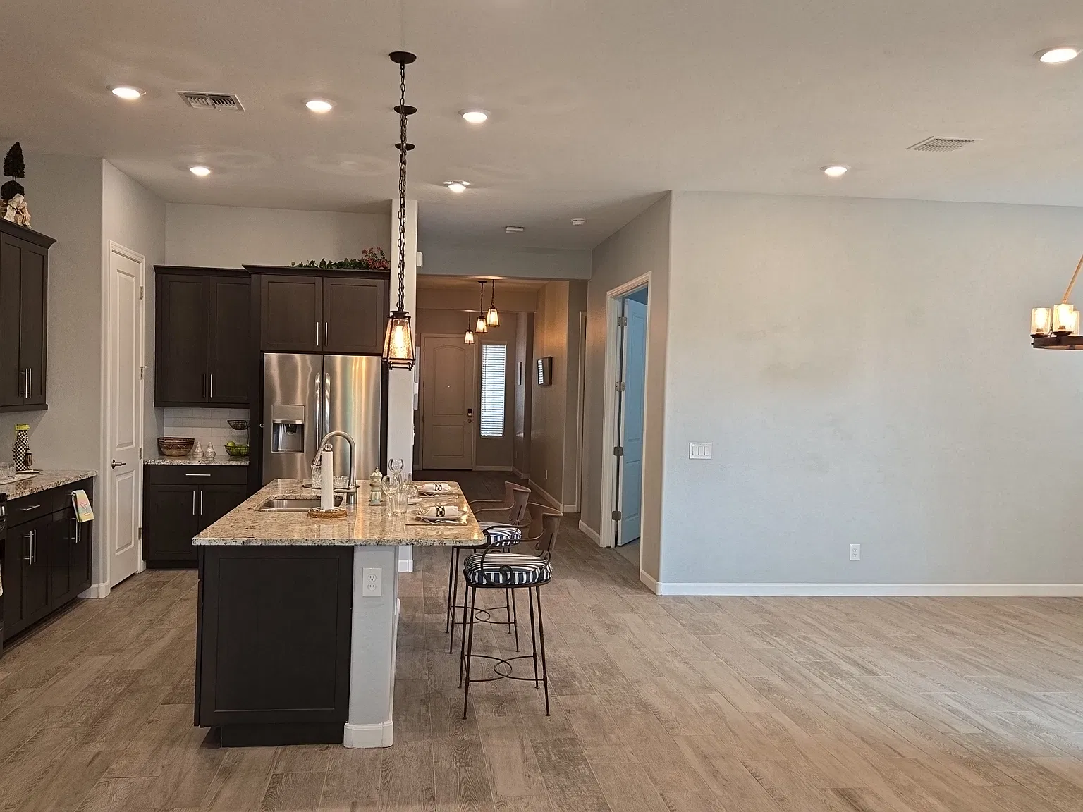 3 bed, 2225 sqft, $3,195 — Photo 4