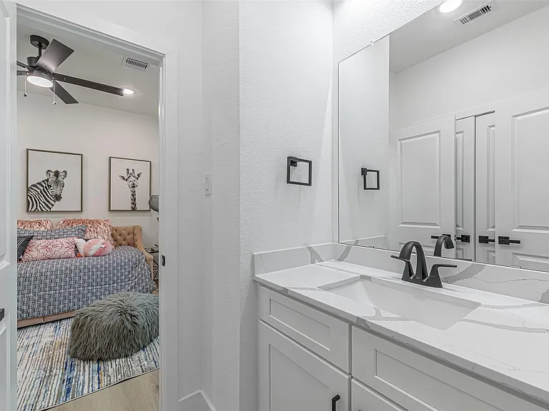 7806 Comal St #B — Photo 22