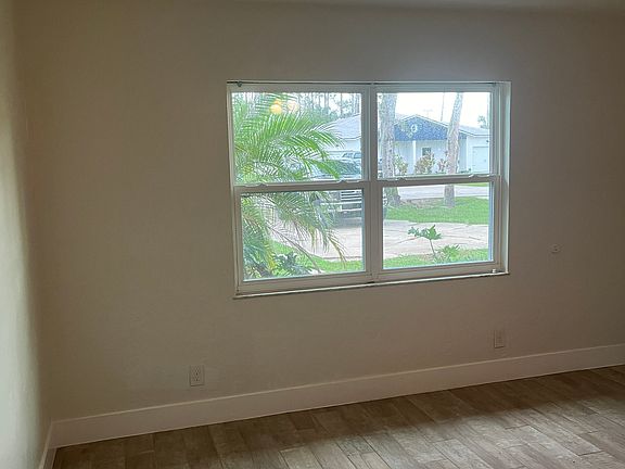 4th image of 2944 India Palm Dr