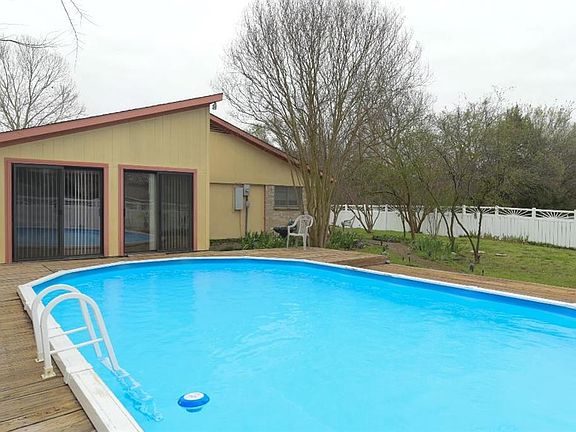 2nd image of 1707 Shannon Dr