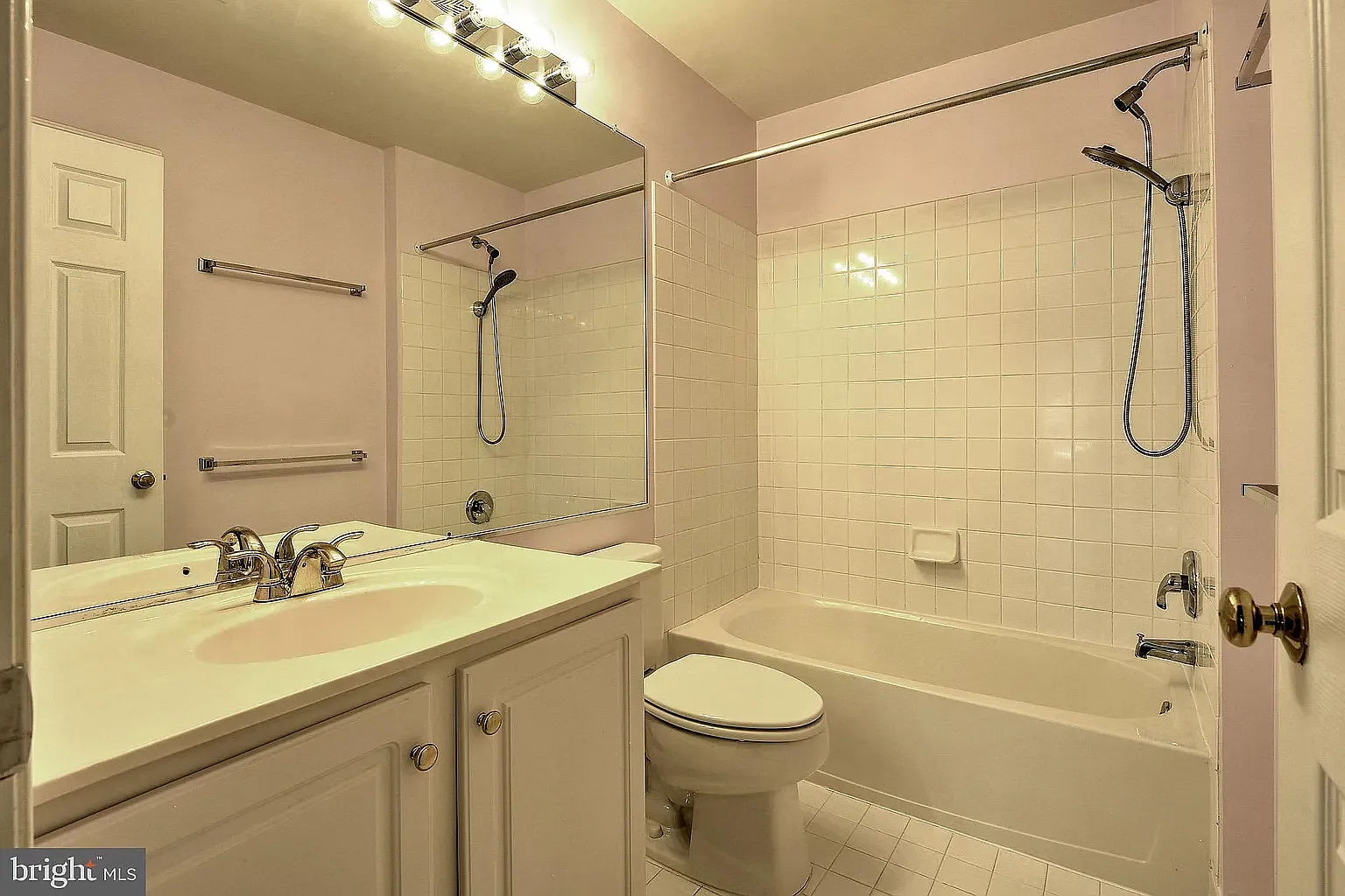 3 bed, 3.5 bath, 2864 sqft, $4,500 — Photo 3