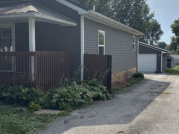 2nd image of 2406 E 40th St