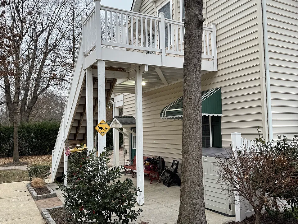 Deck and steps to entrance