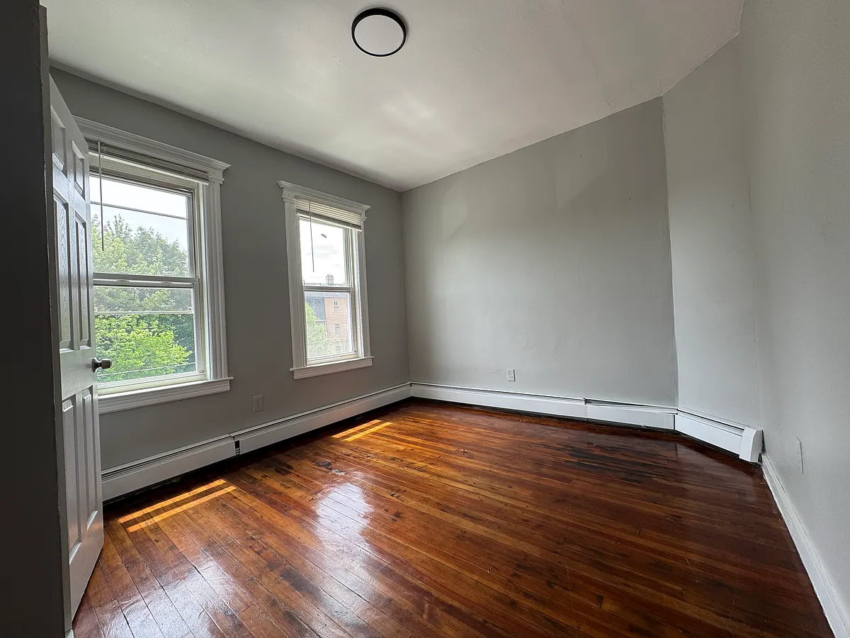 Building Photo - 202W3 Mather St #3W