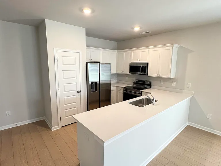 22733 Dashwood Ln — Photo 3