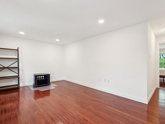 5th image of 7944 Central Park Cir