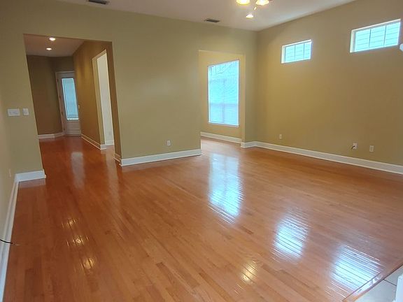 5th image of 1610 Gardenpark Ln