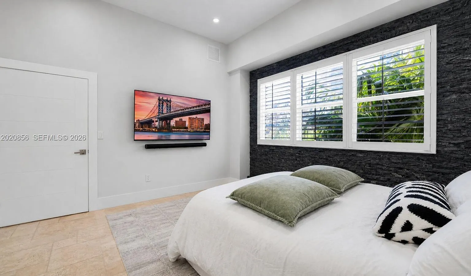 The Collins Condo — Photo 4