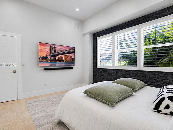4th image of 6917 Collins Ave #L-107