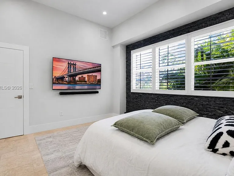 6917 Collins Ave #L-107 — Photo 15