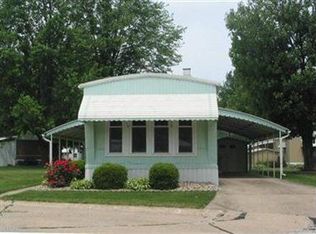 7 Overland Dr, Olmsted Falls, OH 44138