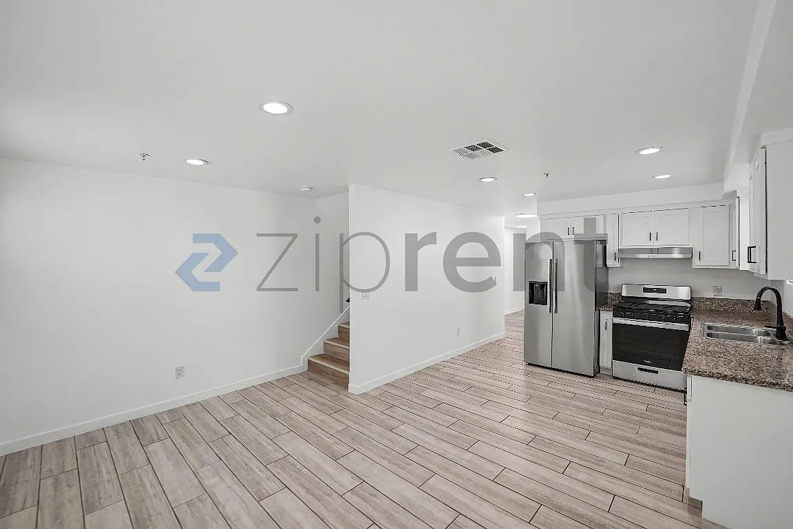 5 bed, 2400 sqft, $4,400 — Photo 4