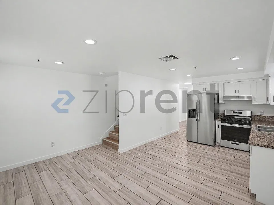 828 3/4 W 80th St