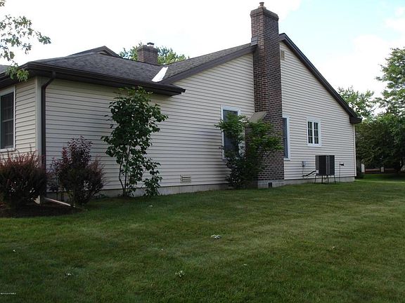 4th image of 12 Baybridge Dr
