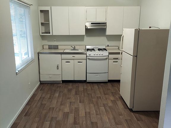 5th image of 240 Gifford Ave