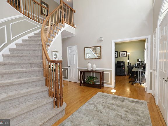 4th image of 9406 Meadow Crossing Way