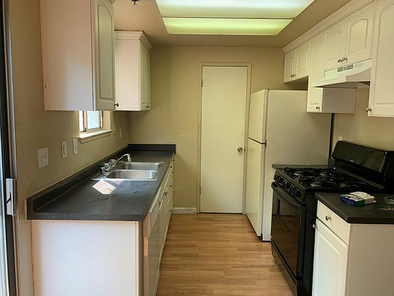 3rd image of 3638 Hallelujah Ct APT 4