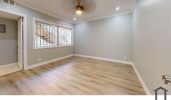 11860 Chandler Blvd #10 — Photo 6