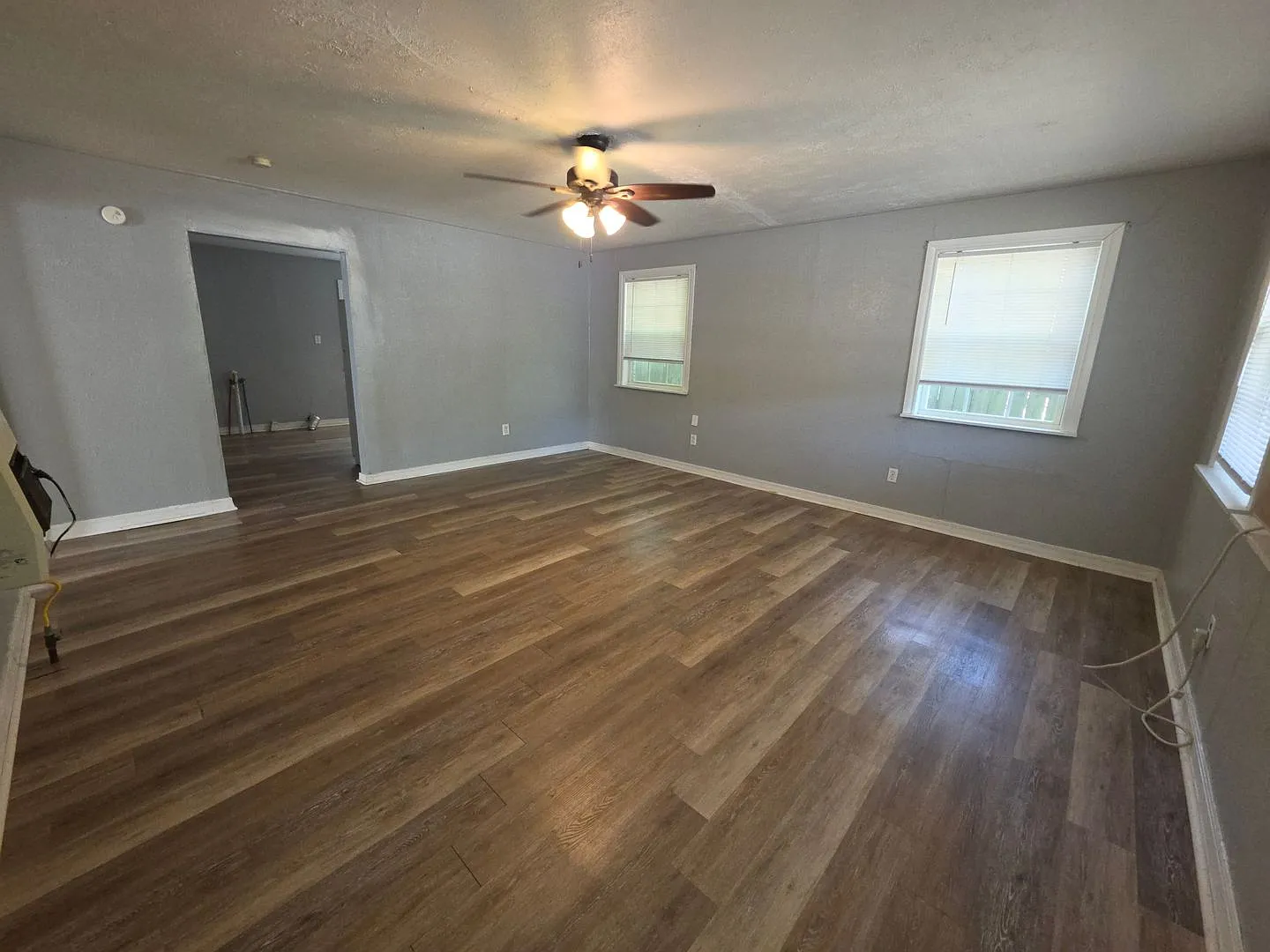2 bed, 1.0 bath, 1045 sqft, $850 — Photo 2