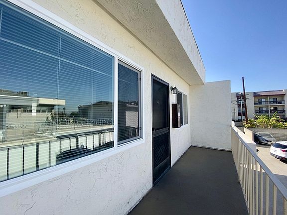 3rd image of 16231 Gramercy Pl APT 4