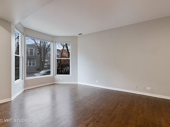 3rd image of 1057 W Cornelia Ave