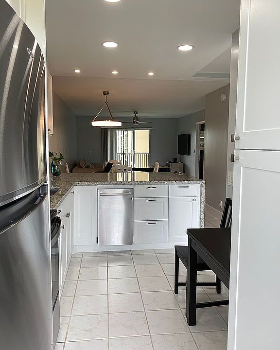 1st image of 2350 NE 14th St #412