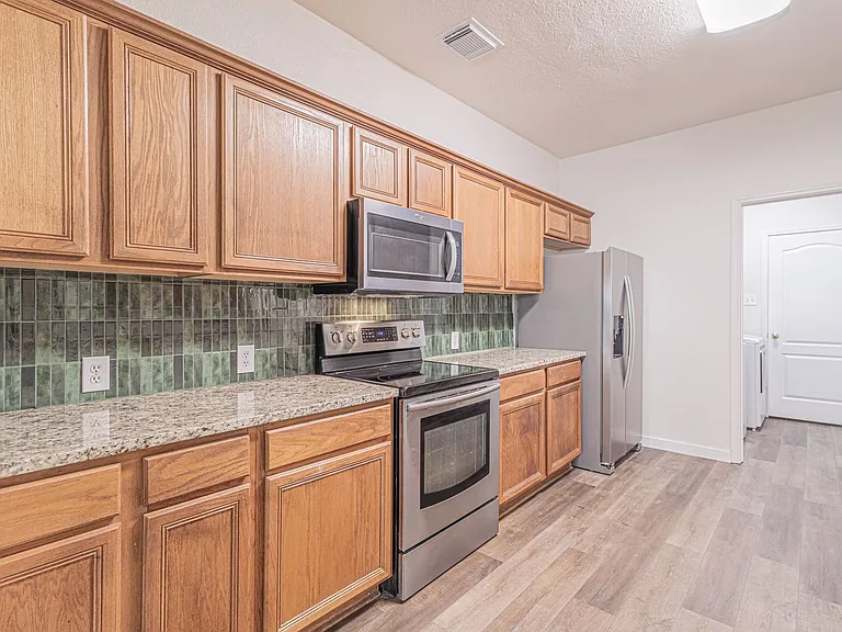 213 Tapwood Ln — Photo 2