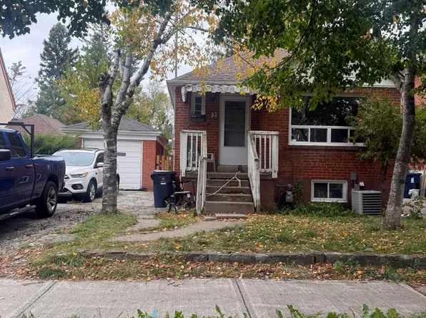32 Newton Dr, Toronto, ON M2M 2M7