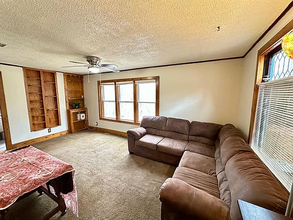 5th image of 26413 Finley Ave