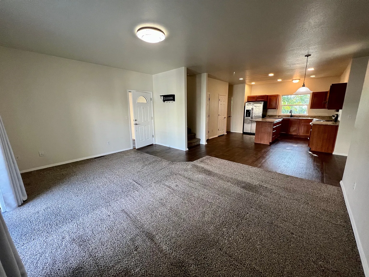 569, ID # 411 Berrydale Avenue Unit 6 - 6 — Photo 3