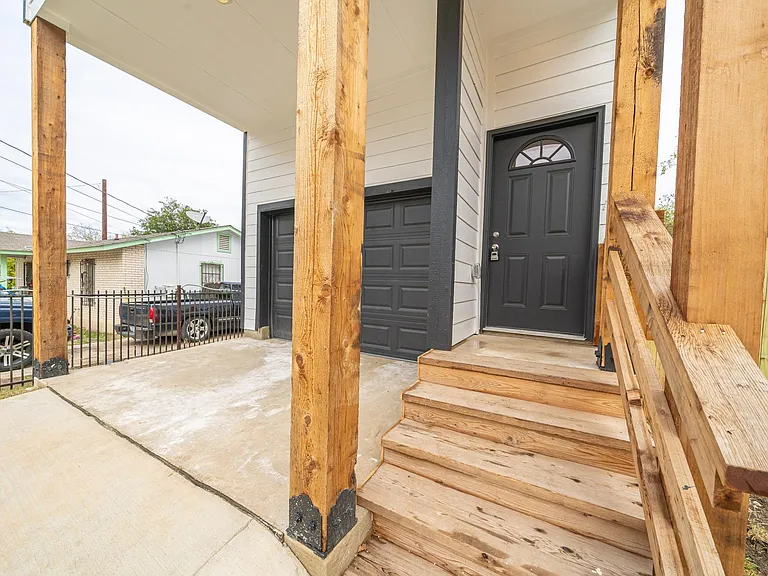 208 Bargas St — Photo 16