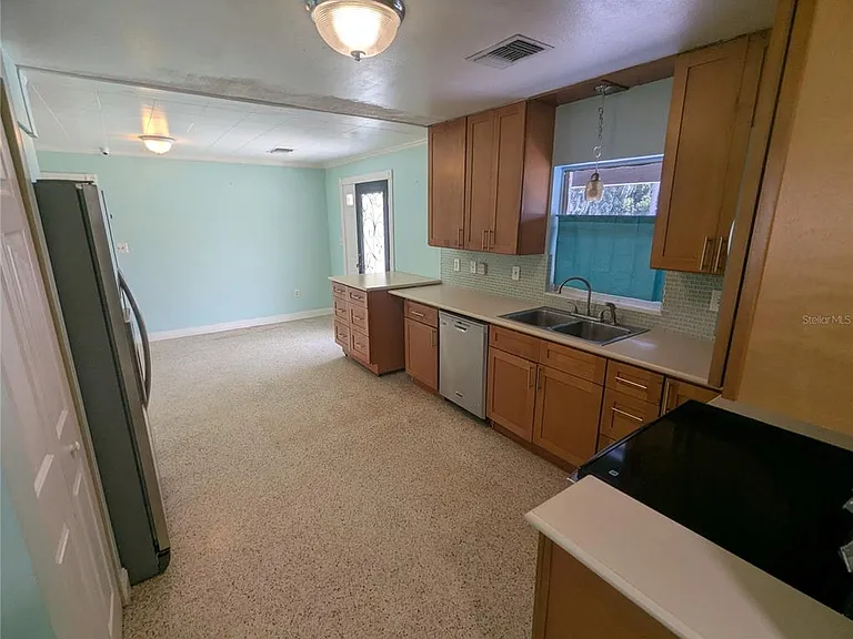 1521 Normandy Way — Photo 6