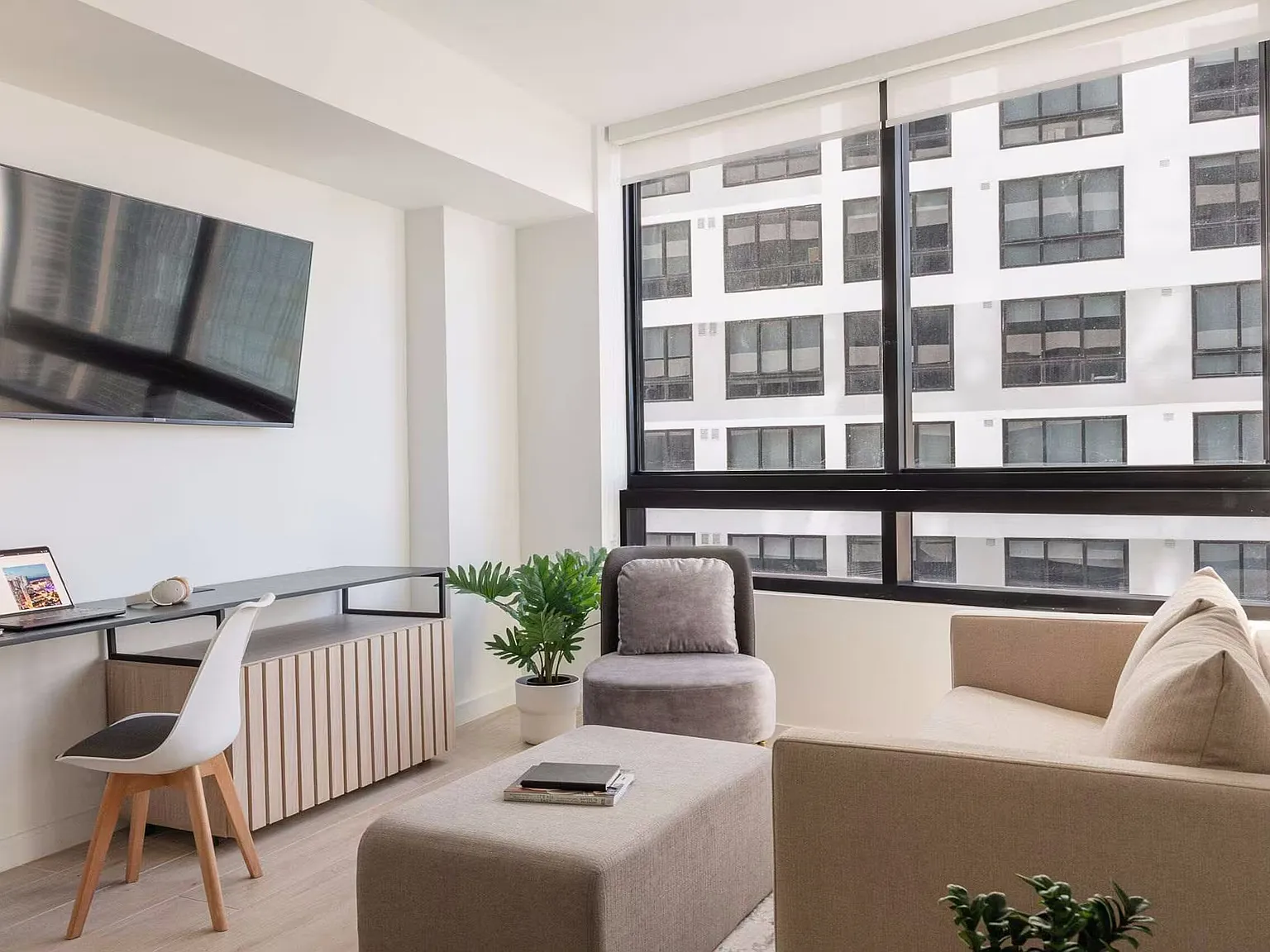 Rent-to-Own | 29th Fl Corner Unit | Downtown Miami | Fully Furnished — Photo 2