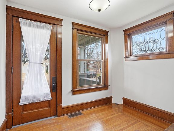 2nd image of 550 S Walnut St