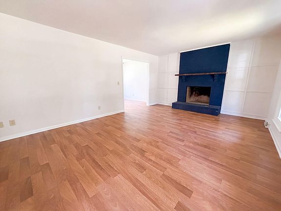 3rd image of 114 Blake Dr