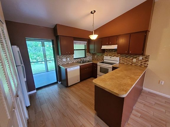 4th image of 17401 E Carnegie Cir