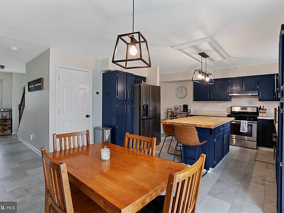 4th image of 104 Clarendon Ct