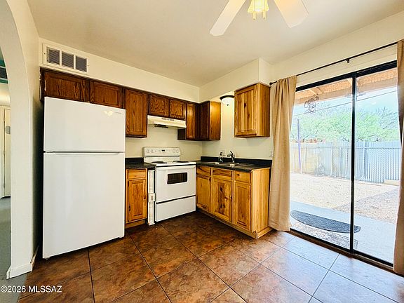 3rd image of 1028 E Hedrick Dr Unit 3