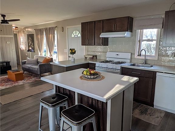 4th image of 30 Foster Ridge Dr